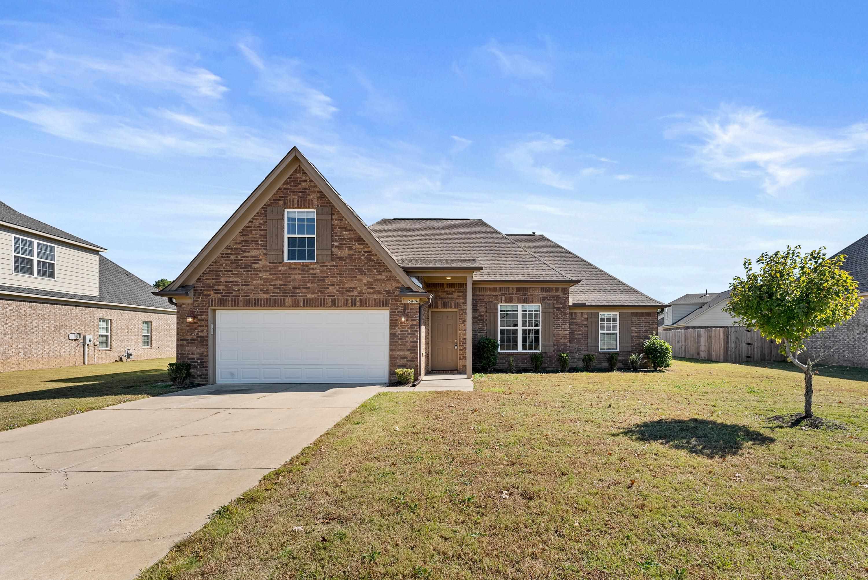 Property Photo: 5846 Richard Place Dr MS 38637-8305