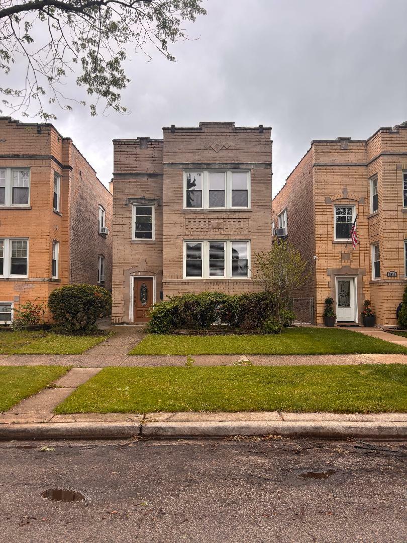 Property Photo: 5642 N Bernard Street 1 IL 60659