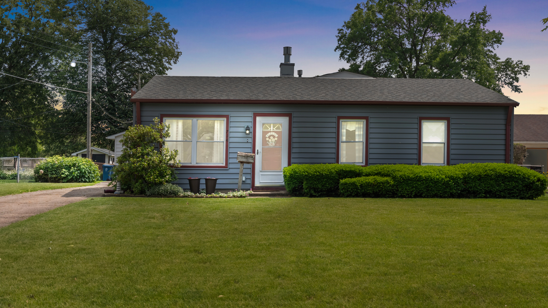 Property Photo: 714 Cedardale Place IL 60506