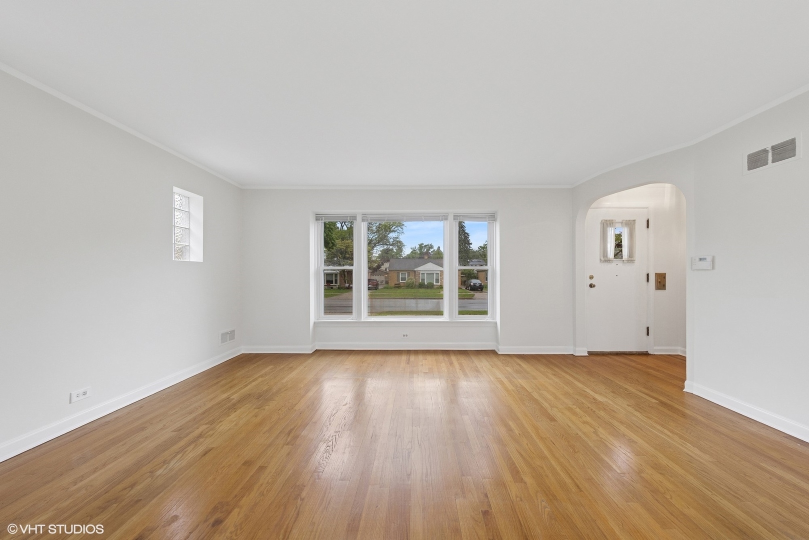 Property Photo: 1441 Kemman Avenue IL 60526
