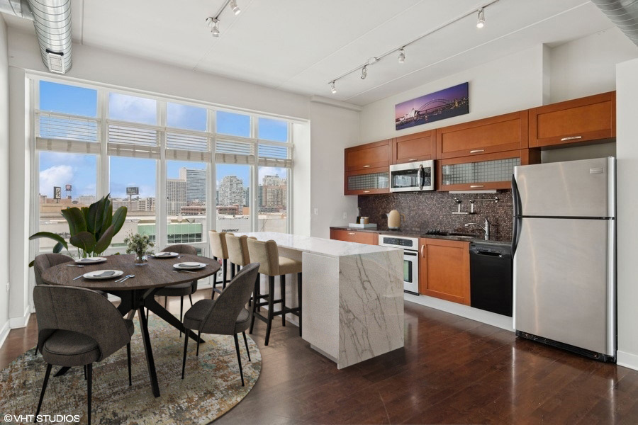 Property Photo: 660 W Wayman Street 701 IL 60661