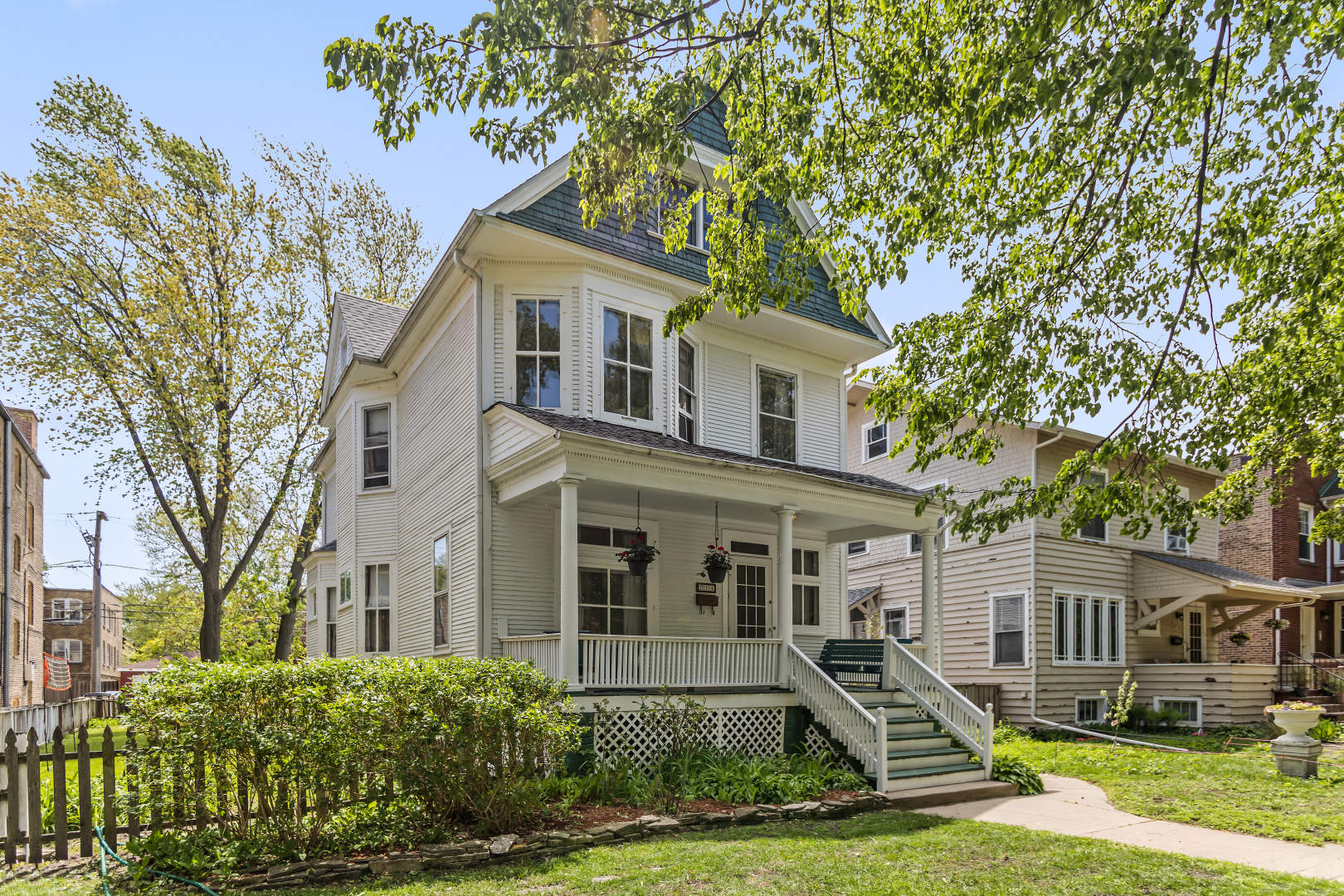 Property Photo:  714 Seward Street  IL 60202 