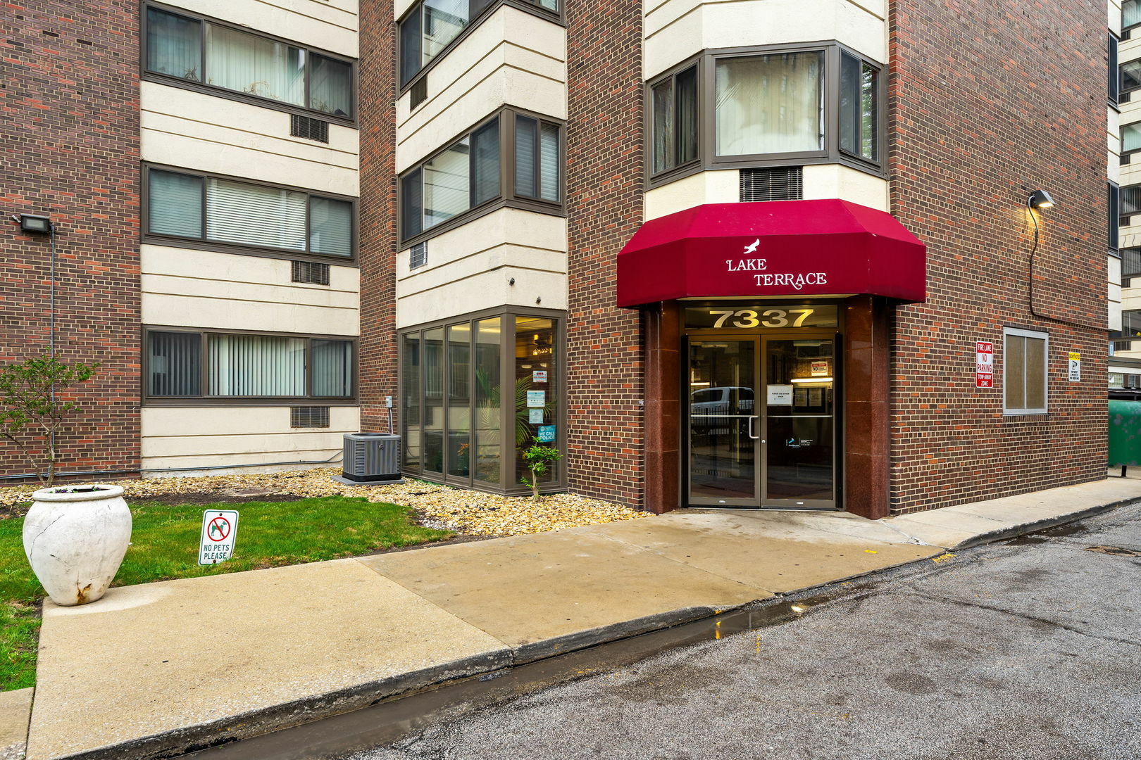 Property Photo:  7337 S South Shore Drive 712  IL 60649 