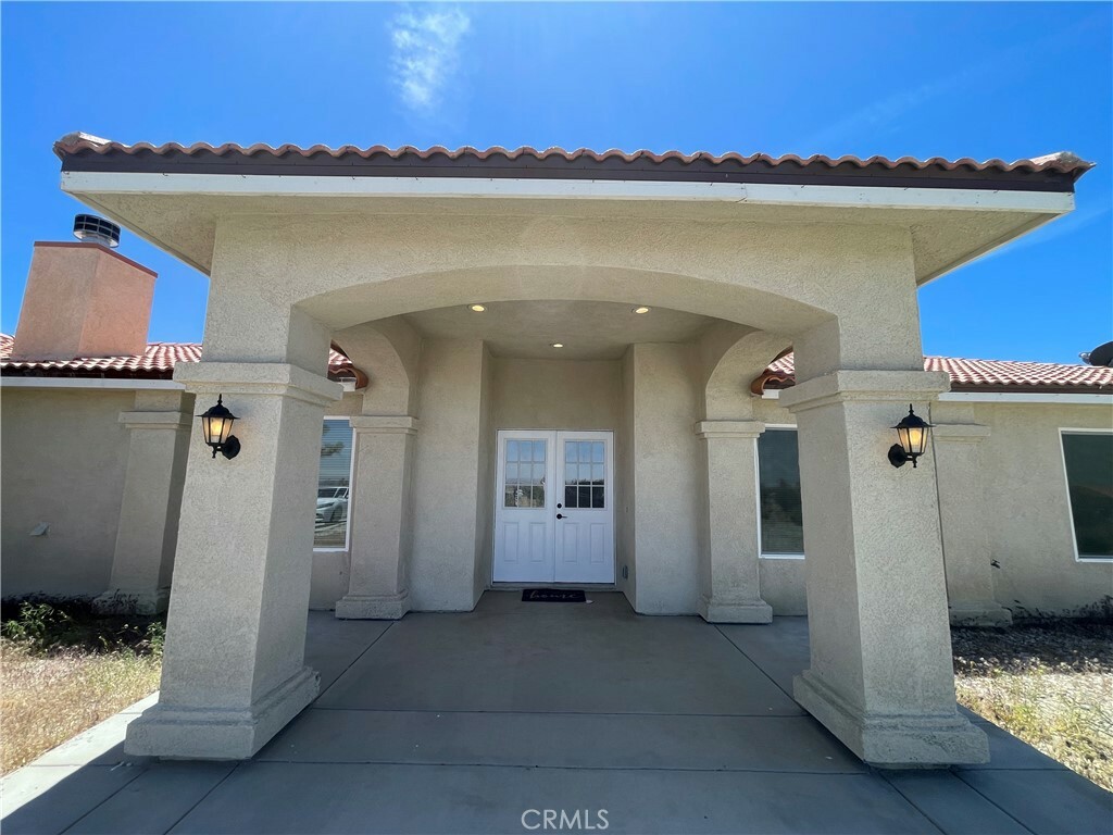 Property Photo: 465 Solano Rd CA 92372