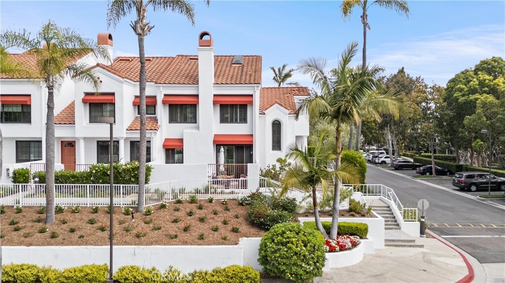 Property Photo: 19431 Ranch Lane 101 CA 92648