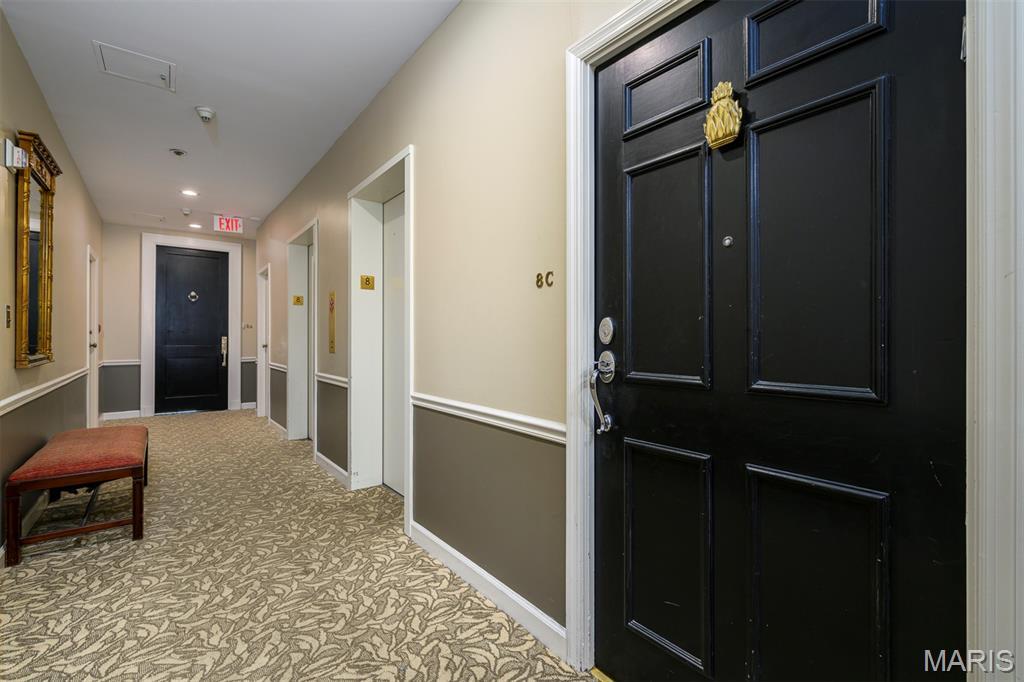 Property Photo: 816 S Hanley Road 8C MO 63105
