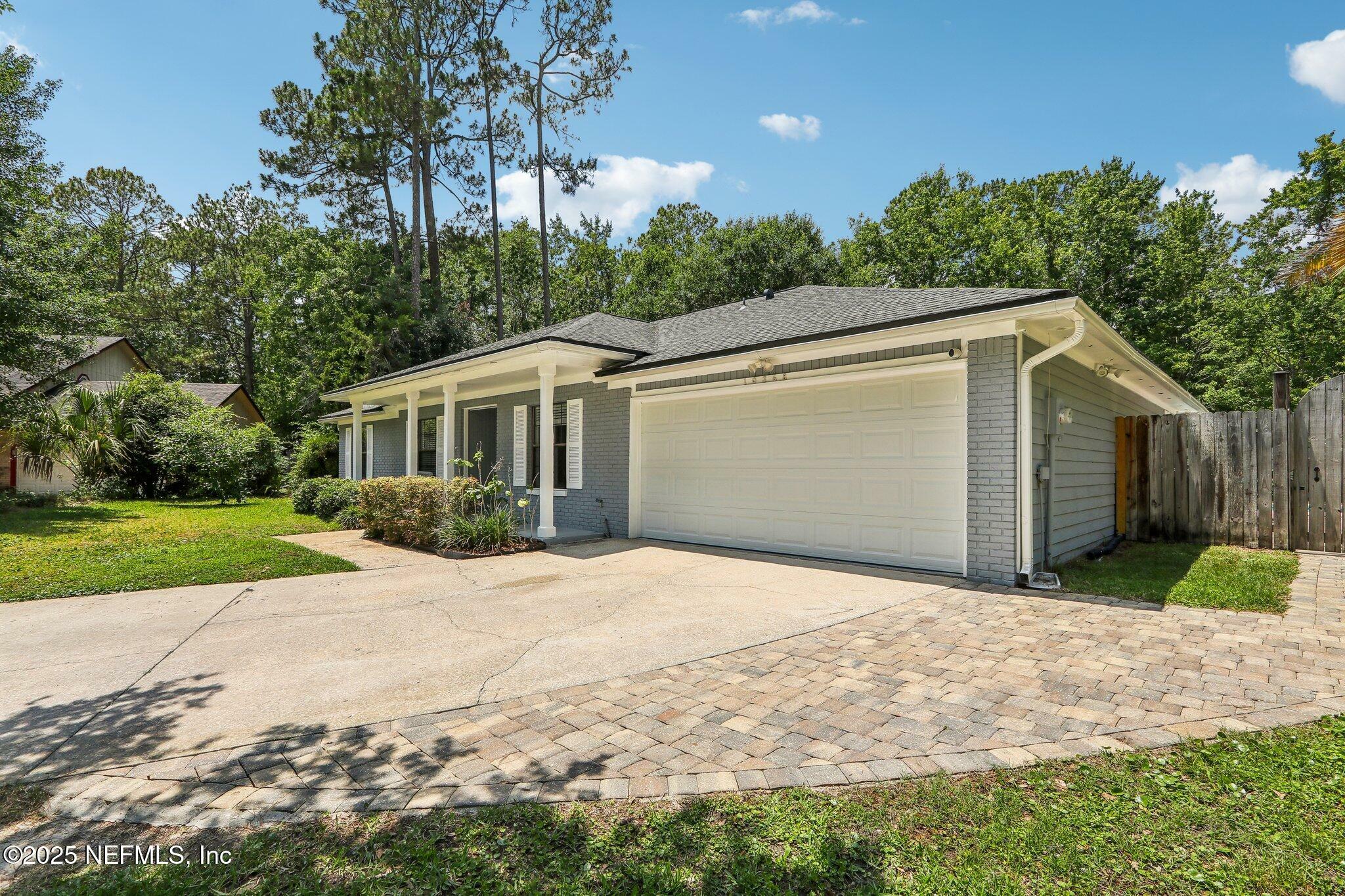 Property Photo: 10368 Chatwood Court FL 32257