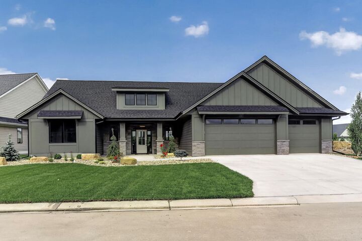 Property Photo:  1747 Mayowood Court SW  MN 55902 