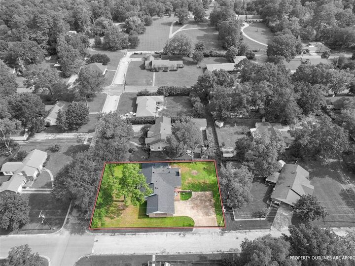 Property Photo: 1101 N Bledsoe St TX 75644