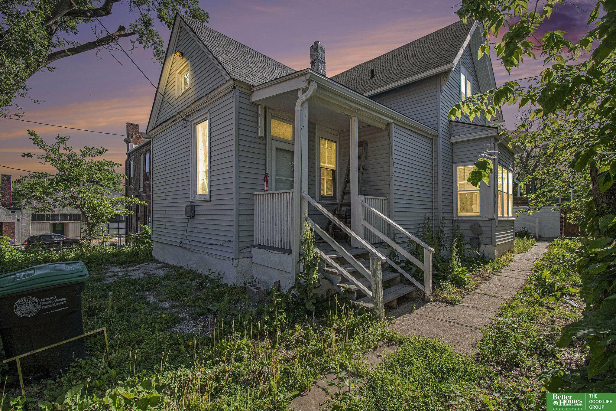 Property Photo: 1320 N 40 Street NE 68131
