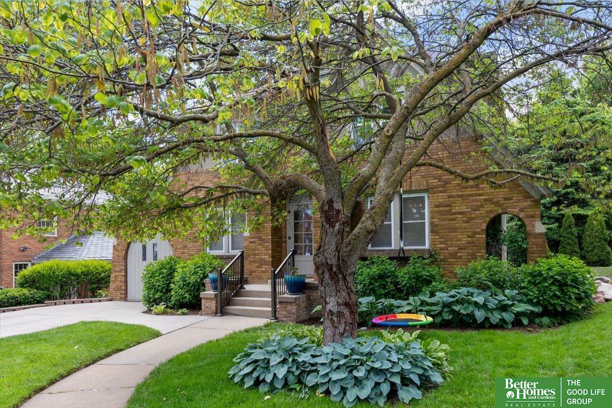 Property Photo: 2028 N 55 Street NE 68104