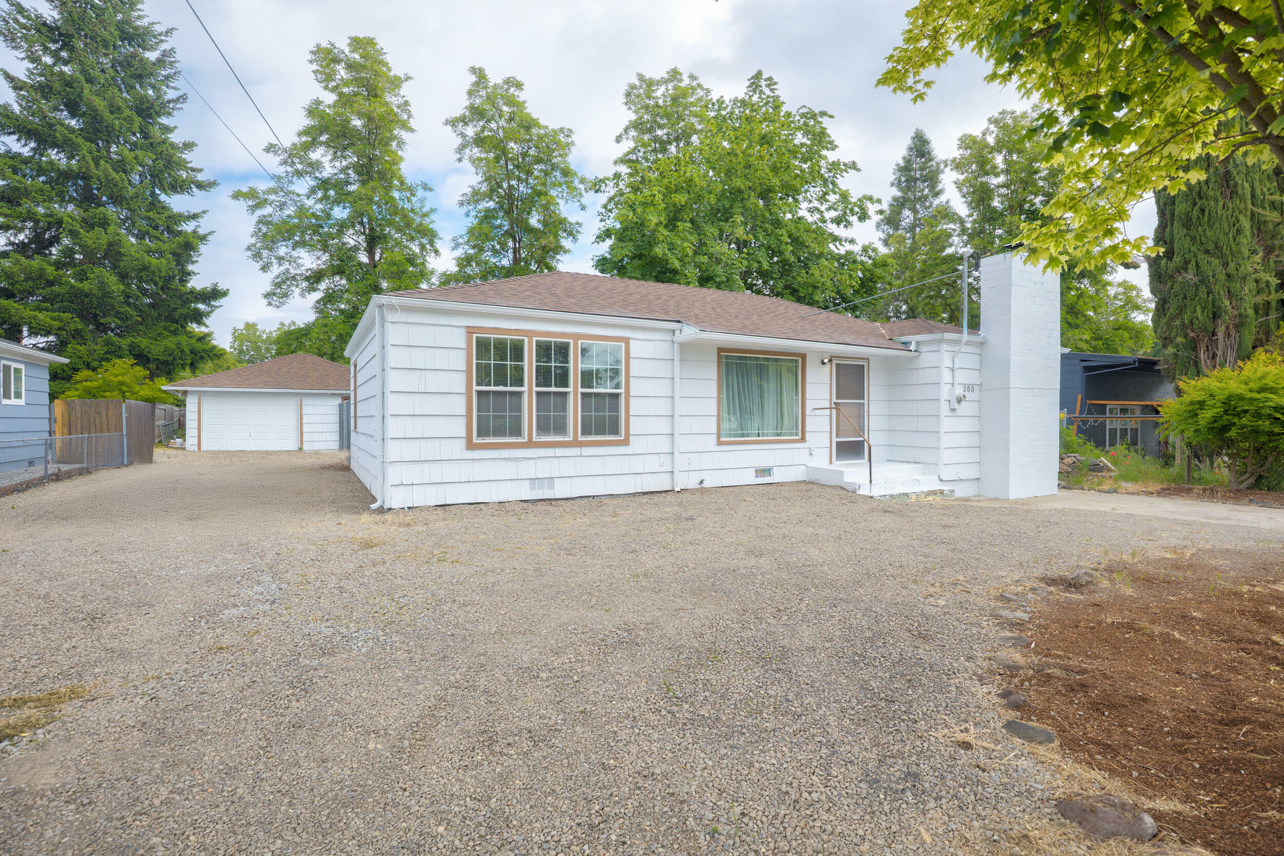 360 W Stewart Avenue  Medford OR 97501 photo