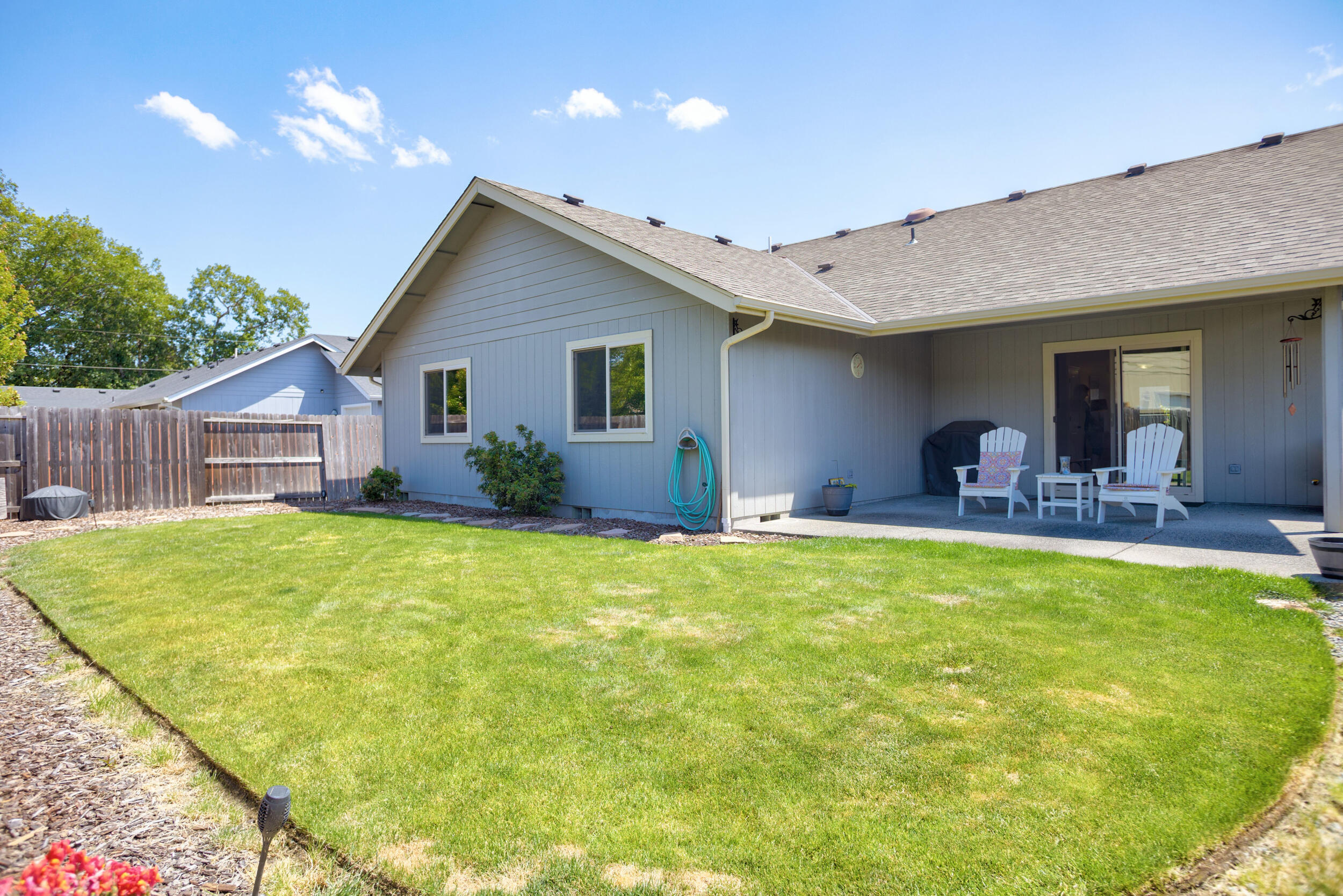 Property Photo: 1820 SW I Street OR 97526
