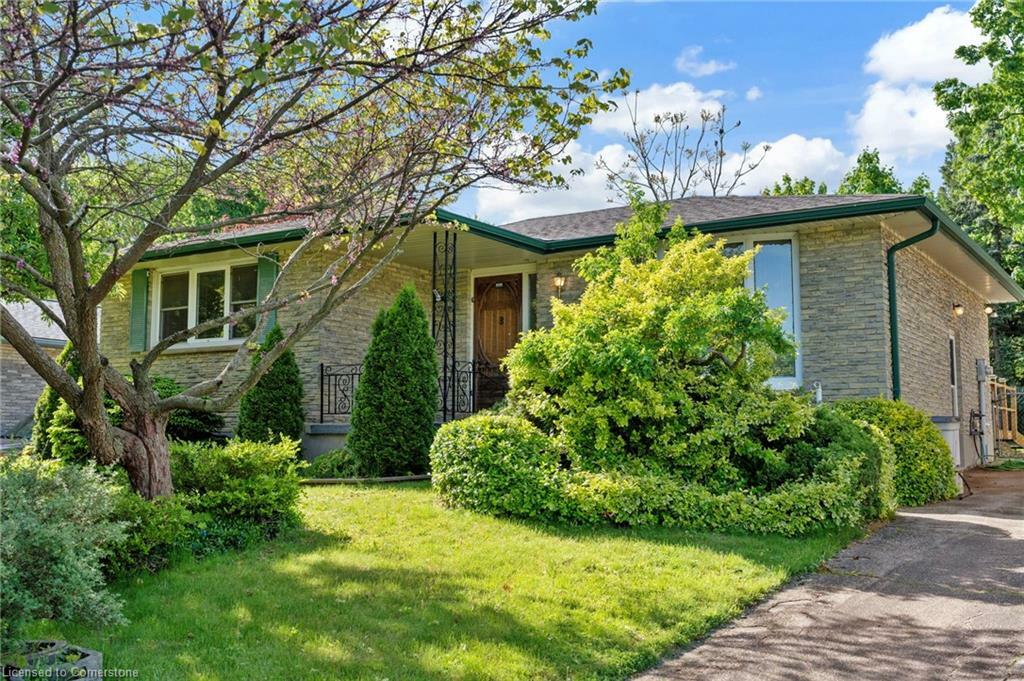 Property Photo: 8 Grenada Drive ON N3Y 3E7