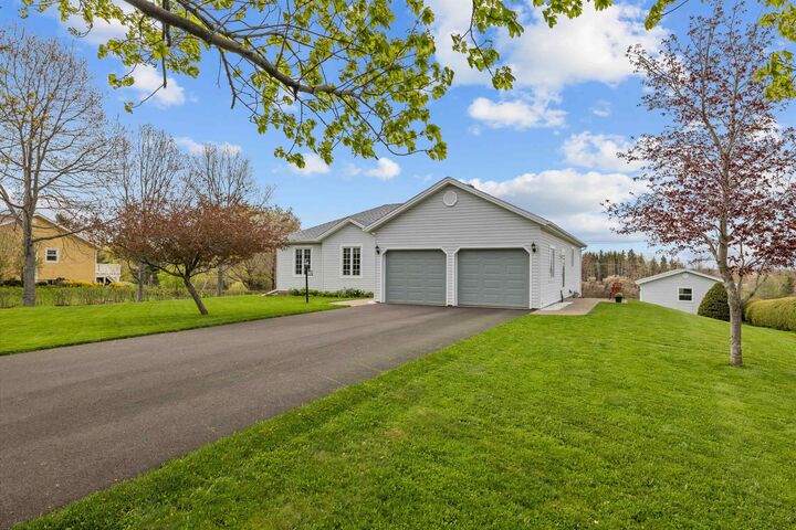 Property Photo:  40 Donald Drive  PE C1E 1Z5 