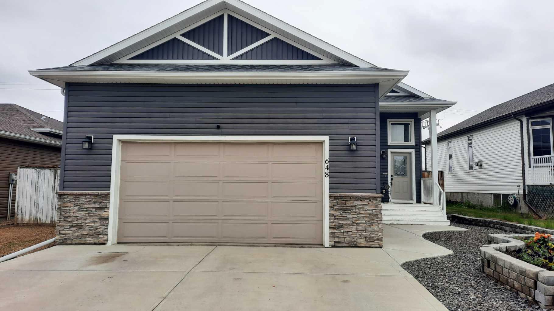 Property Photo: 648 Bankview Drive AB T0J 0Y6