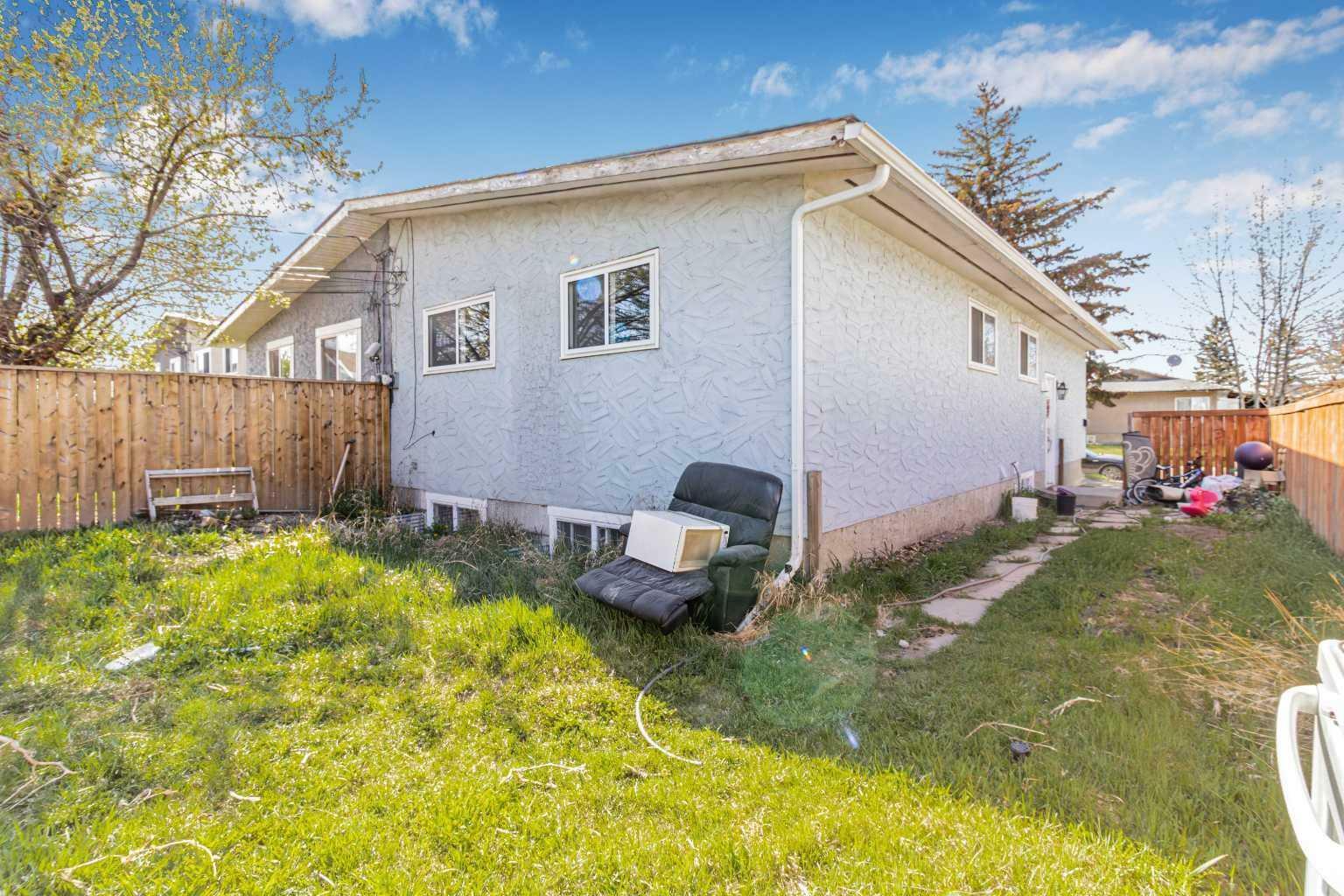 Property Photo: 183 Penbrooke Close SE AB T2A 3N9