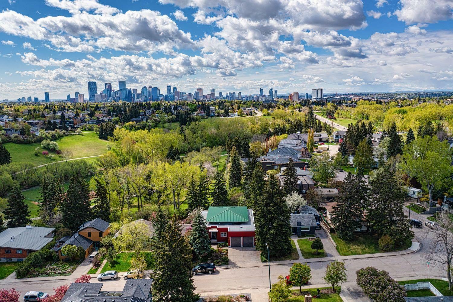Property Photo: 943 30 Avenue NW AB T2K 0A2