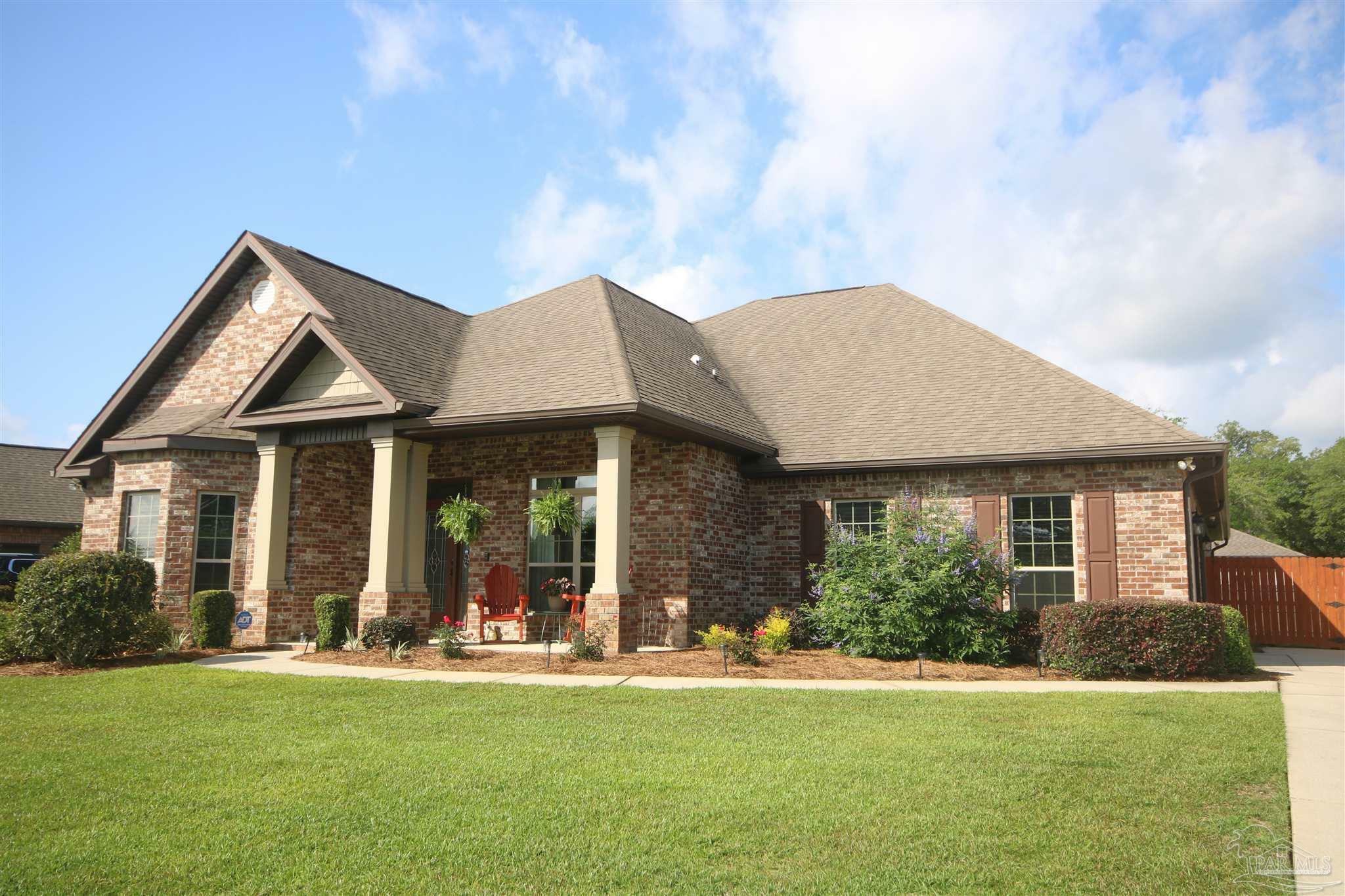 Property Photo: 4135 Dundee Crossing Dr FL 32571