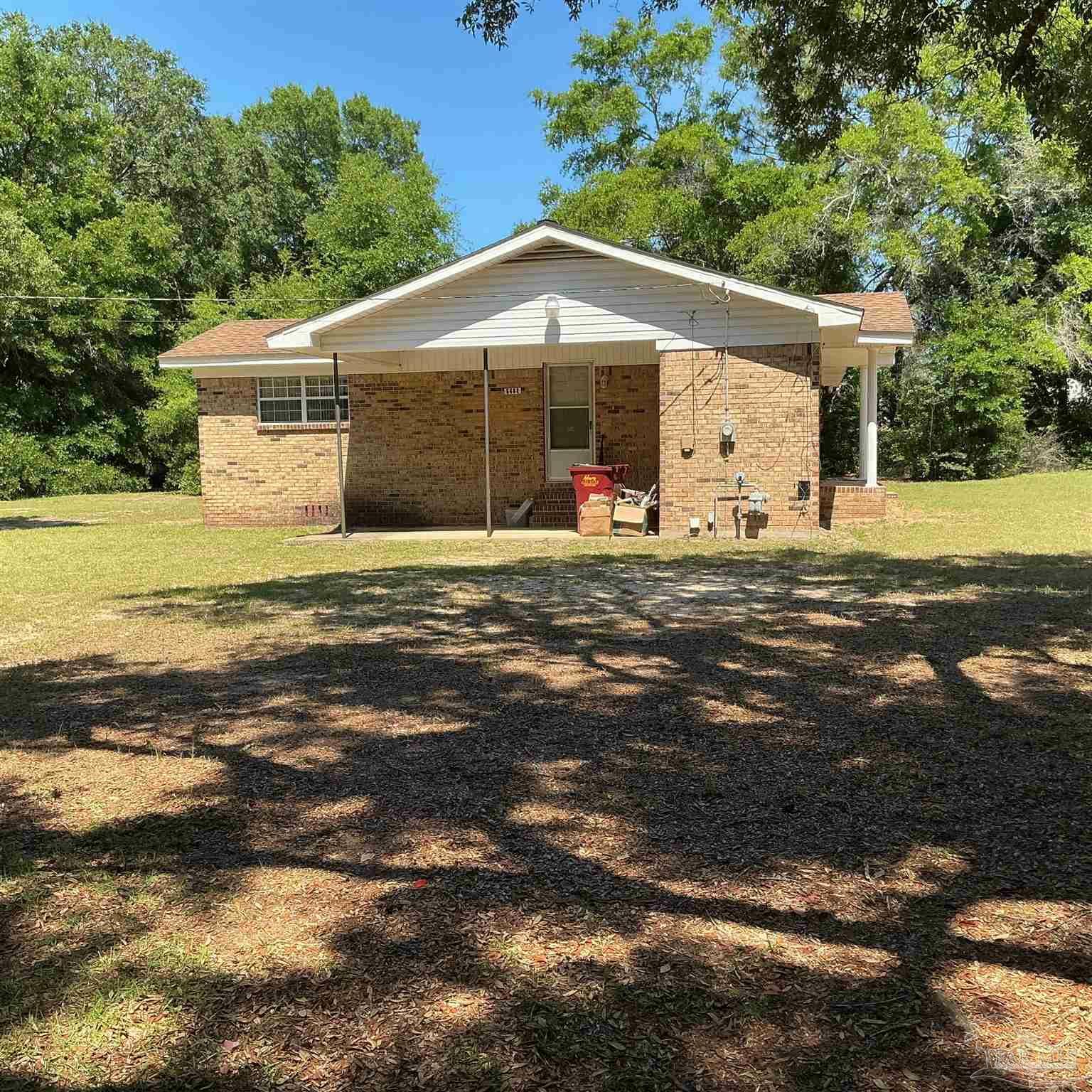 Property Photo: 5402 Douglas St FL 32570