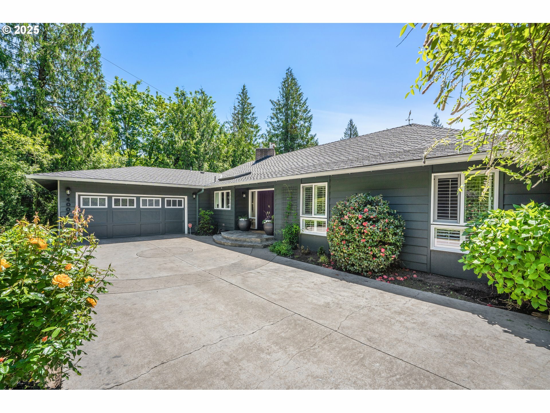 Property Photo: 4004 SW Westdale Dr OR 97221
