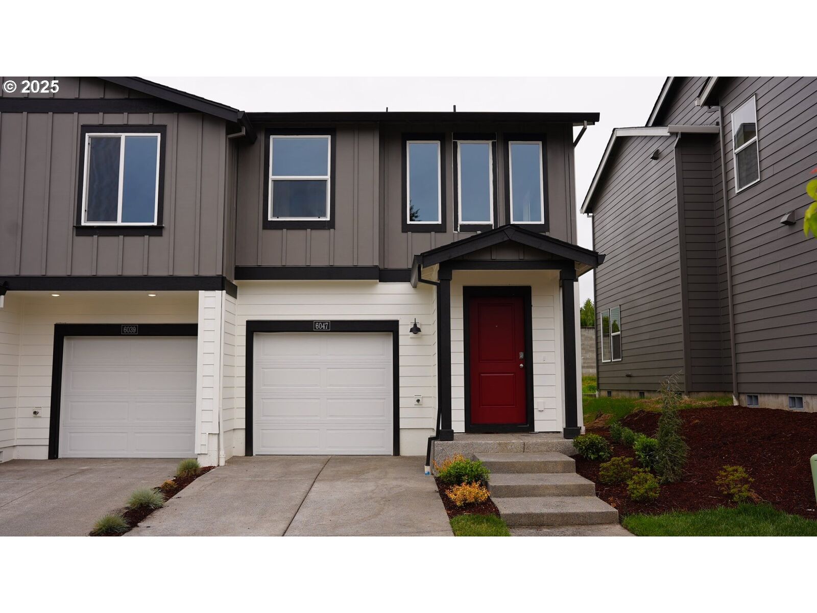 Property Photo:  6047 SE 15th St  OR 97080 