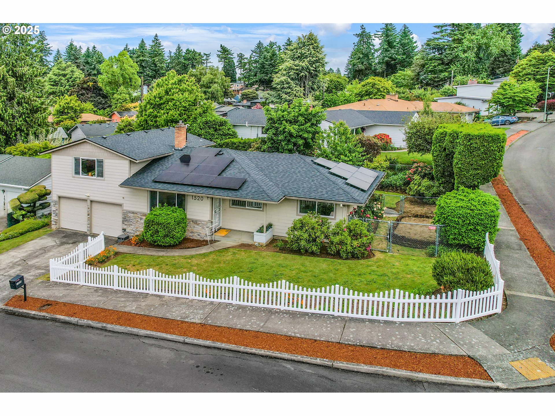 Property Photo: 1520 SE 109th Ave OR 97216