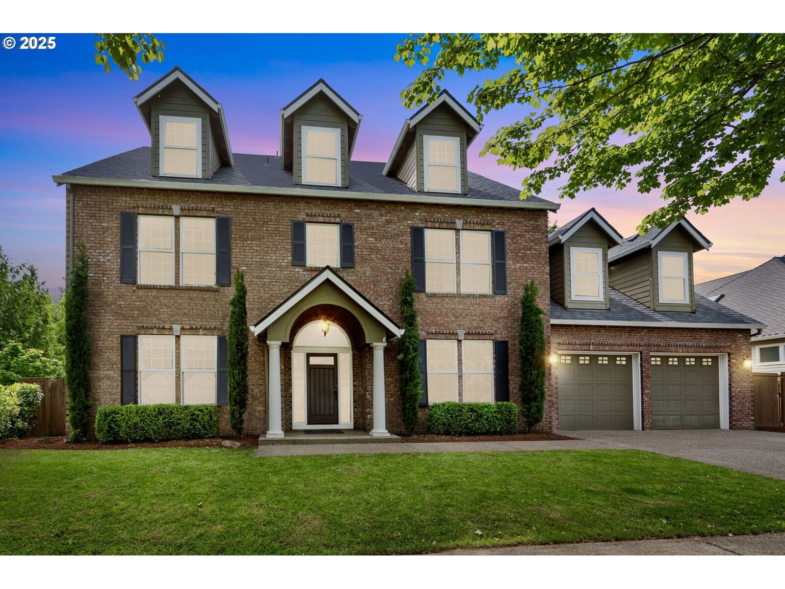 Property Photo:  2012 Fields Dr  OR 97068 