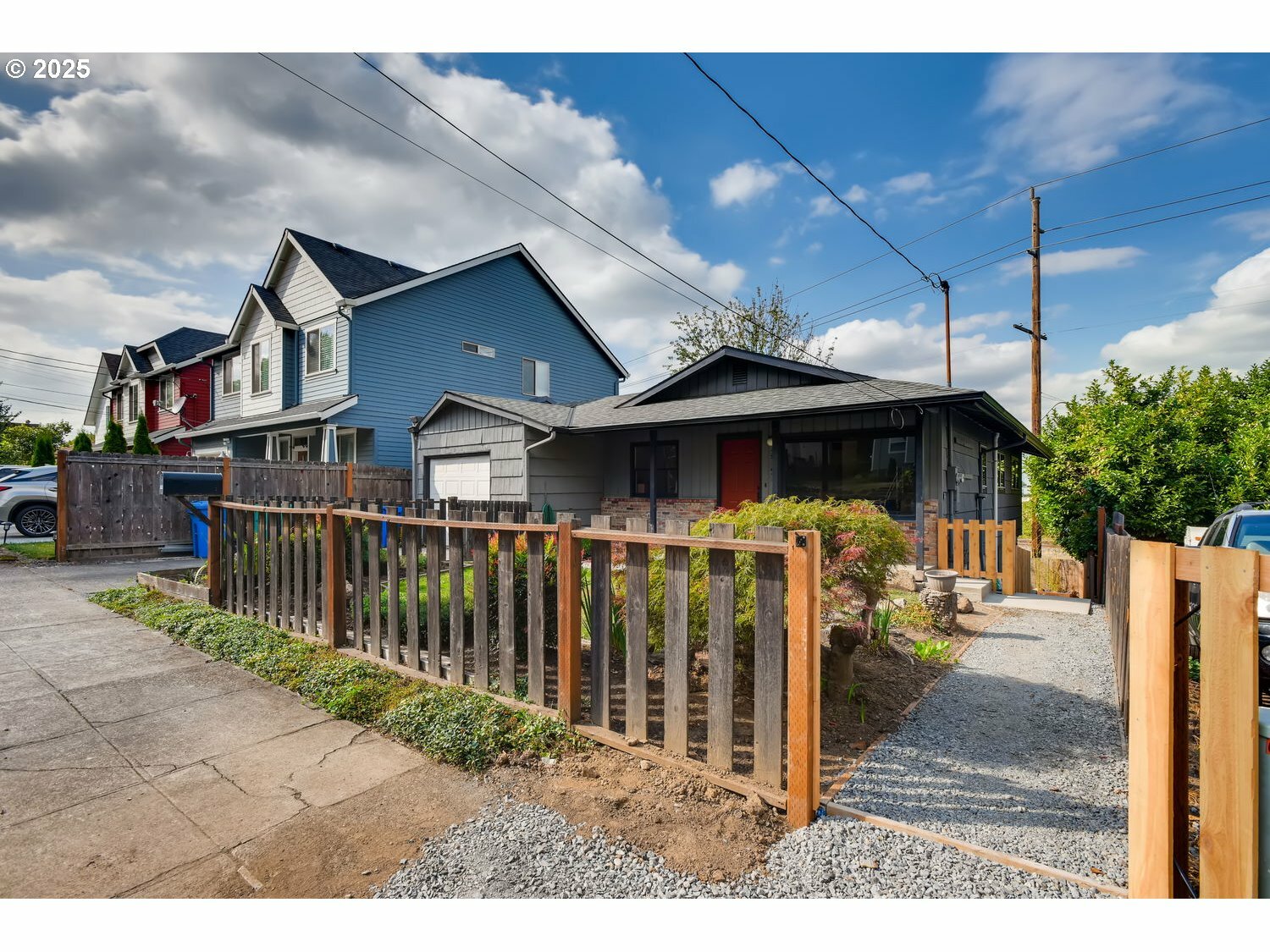 Property Photo: 2747 NE Bryant St OR 97211