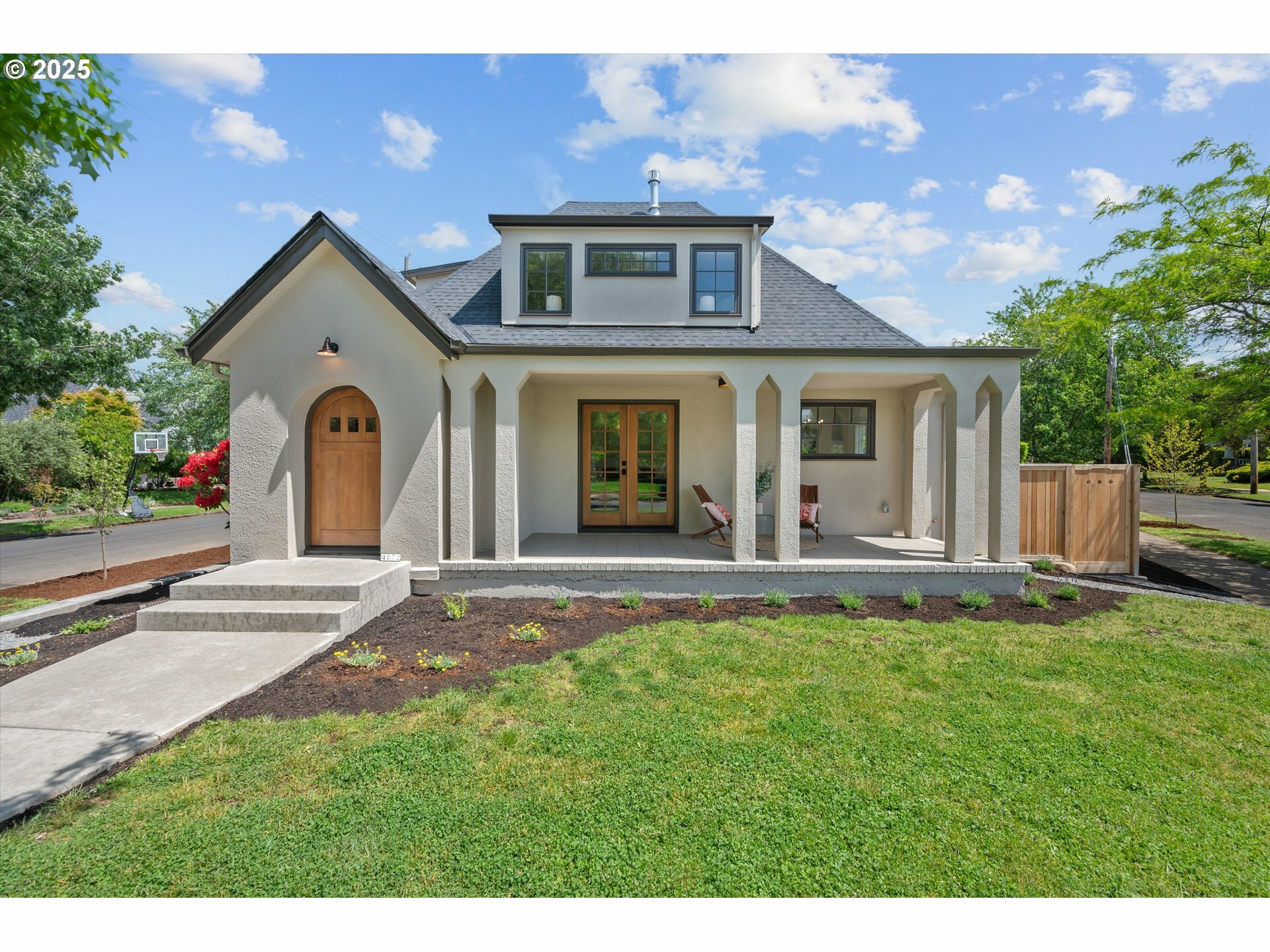 Property Photo: 4072 NE 24th Ave OR 97212