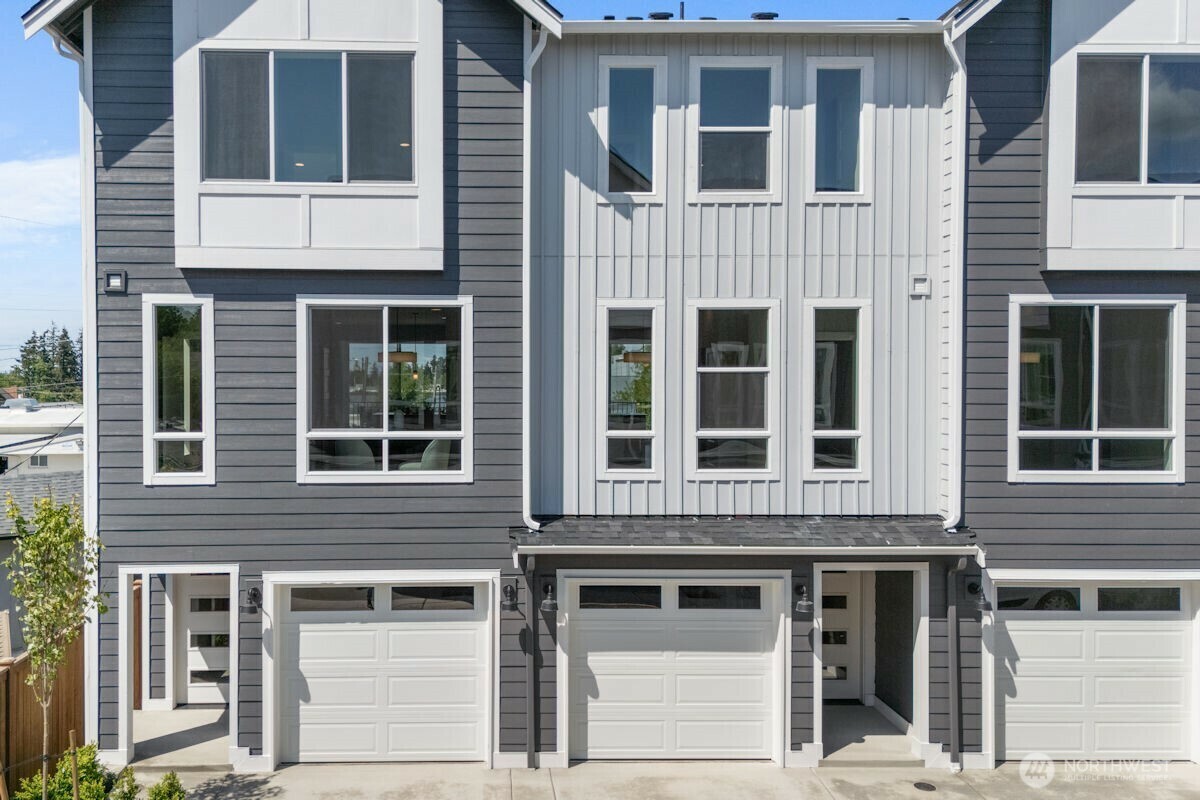 Property Photo:  15726  40th Avenue W B2  WA 98087 