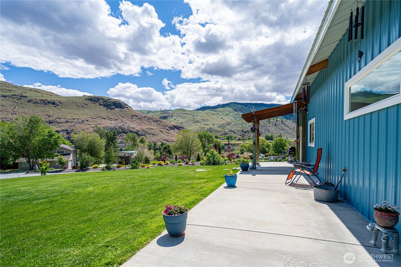 Property Photo: 876 1st St WA 98817