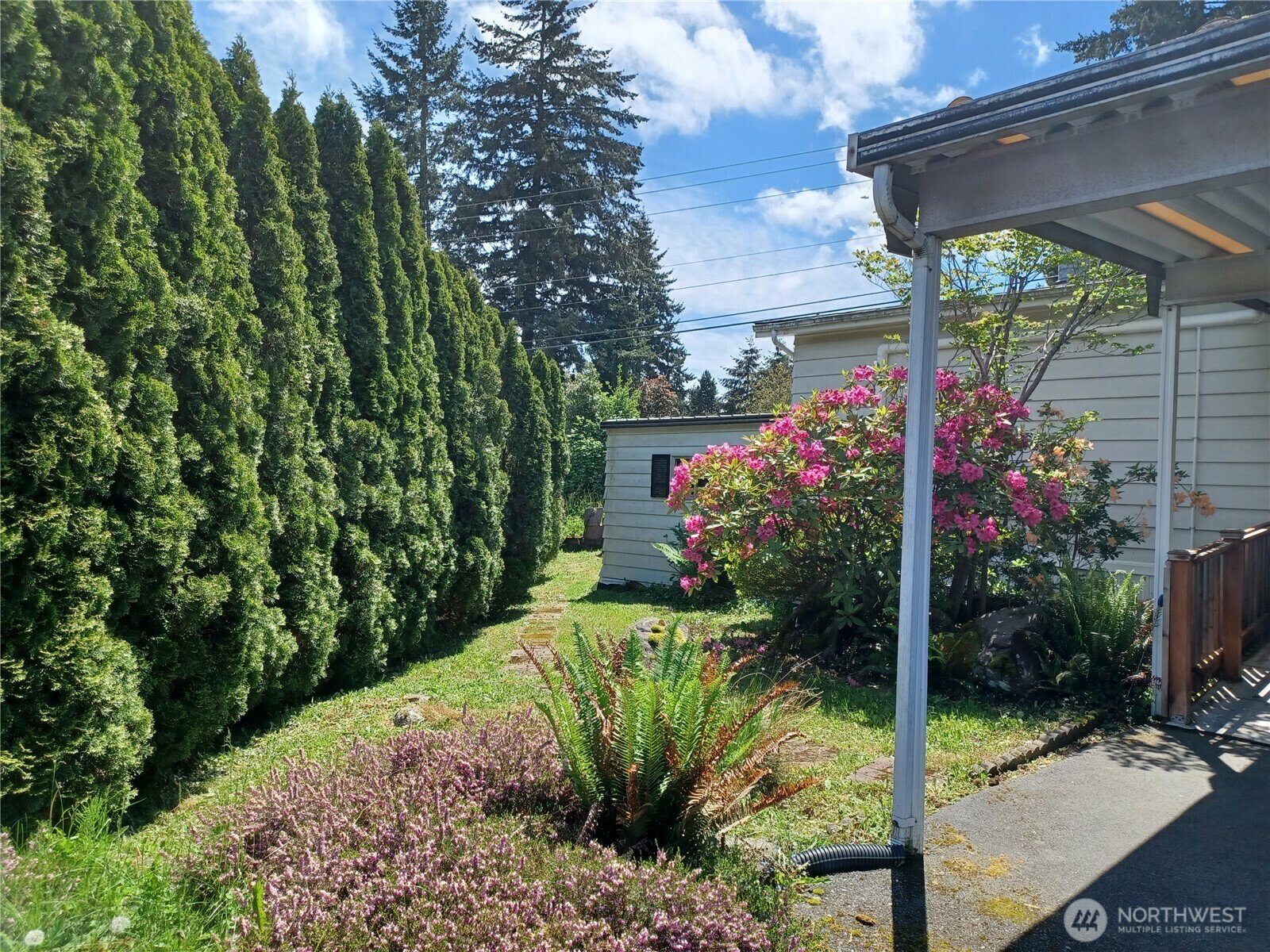 Property Photo: 815 124th Street SW 17 WA 98204