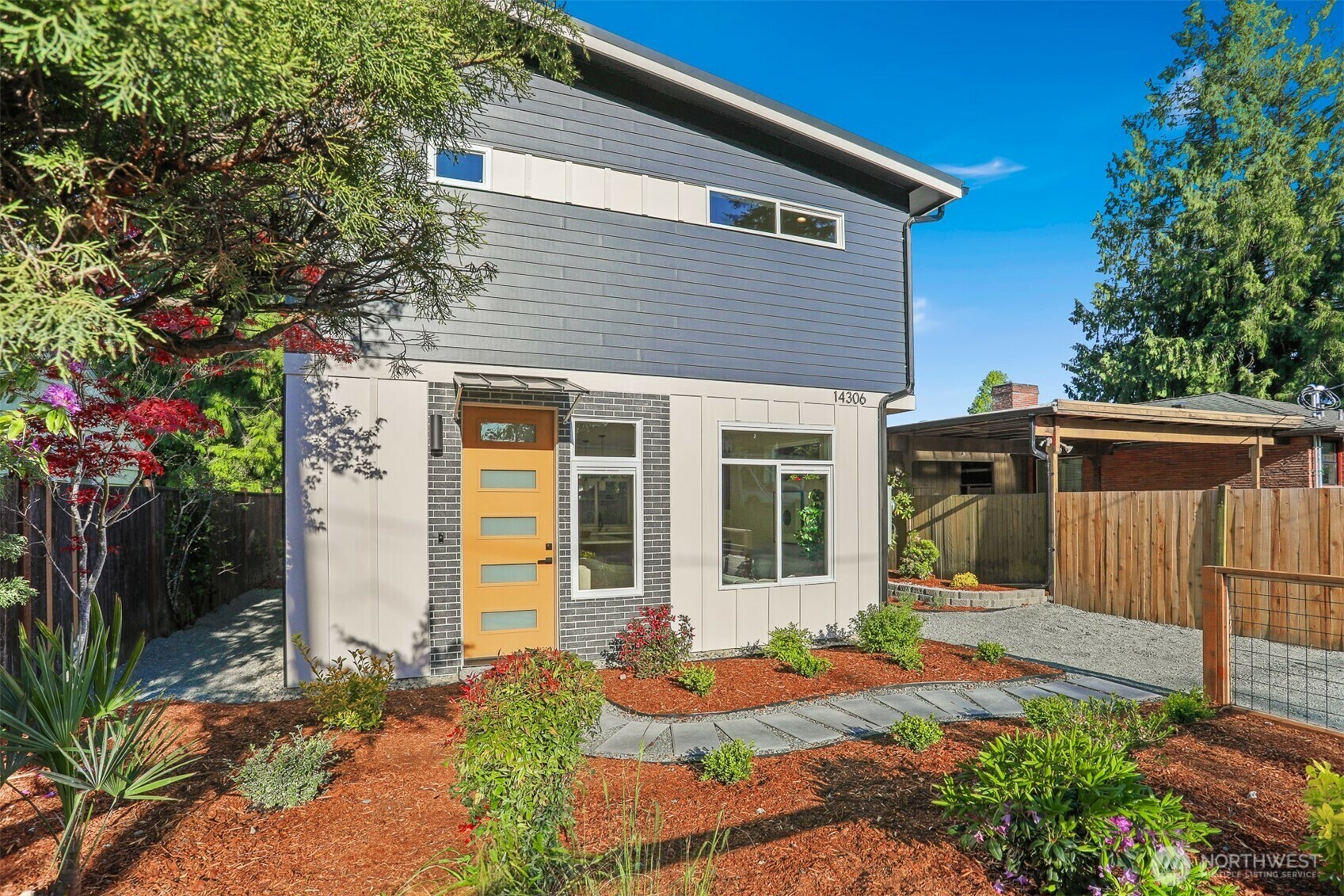 Property Photo: 14306 Dayton Avenue N B WA 98133