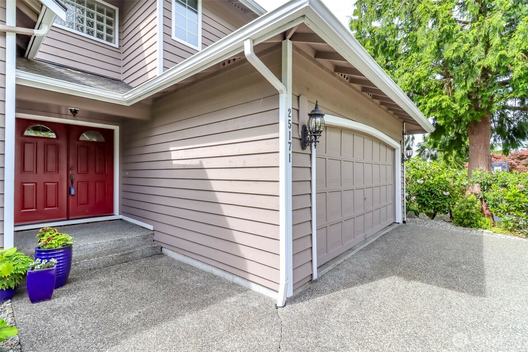 Property Photo: 25171 13th Avenue S WA 98198