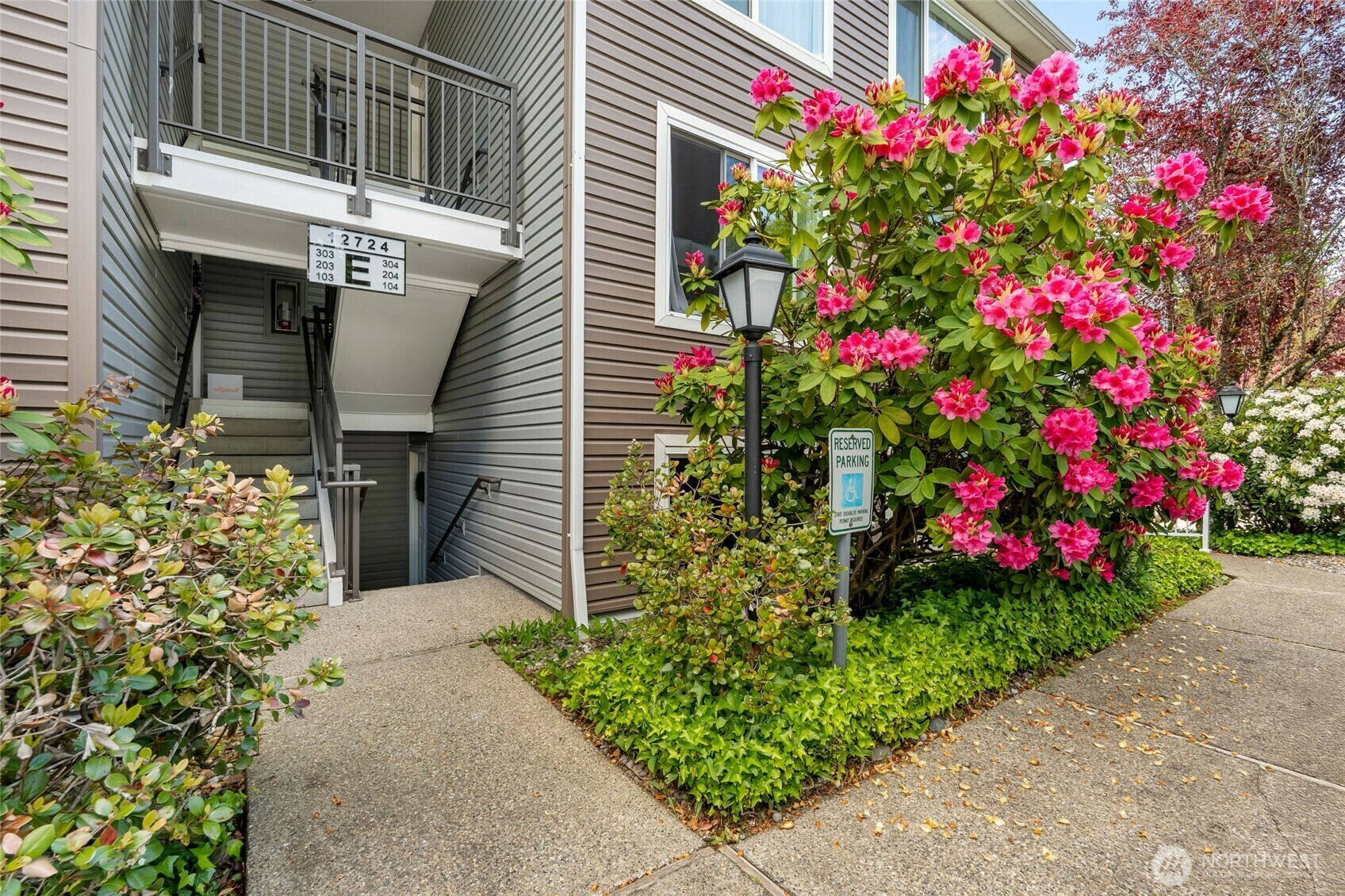 Property Photo: 12724 NE 144th Street E-104 WA 98034