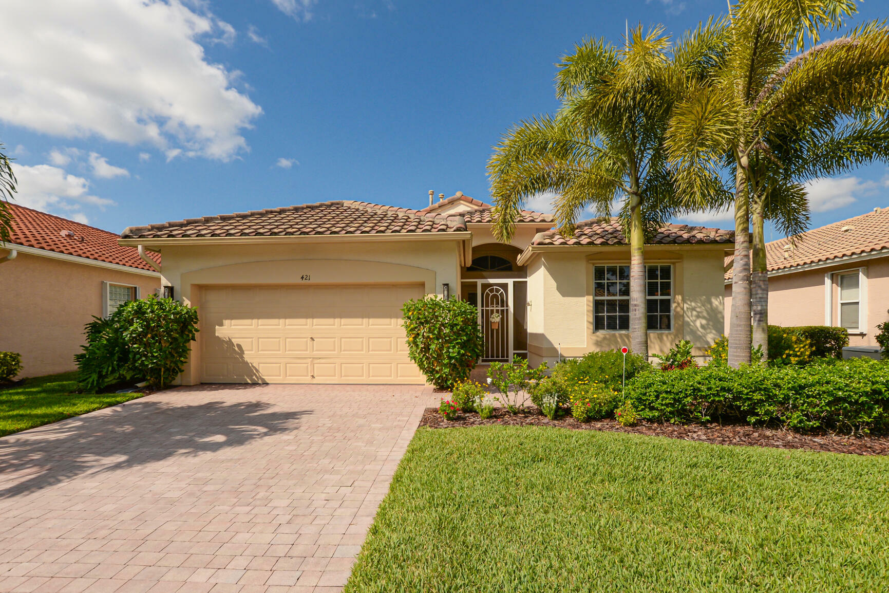 Property Photo: 421 NW Sunview Way FL 34986