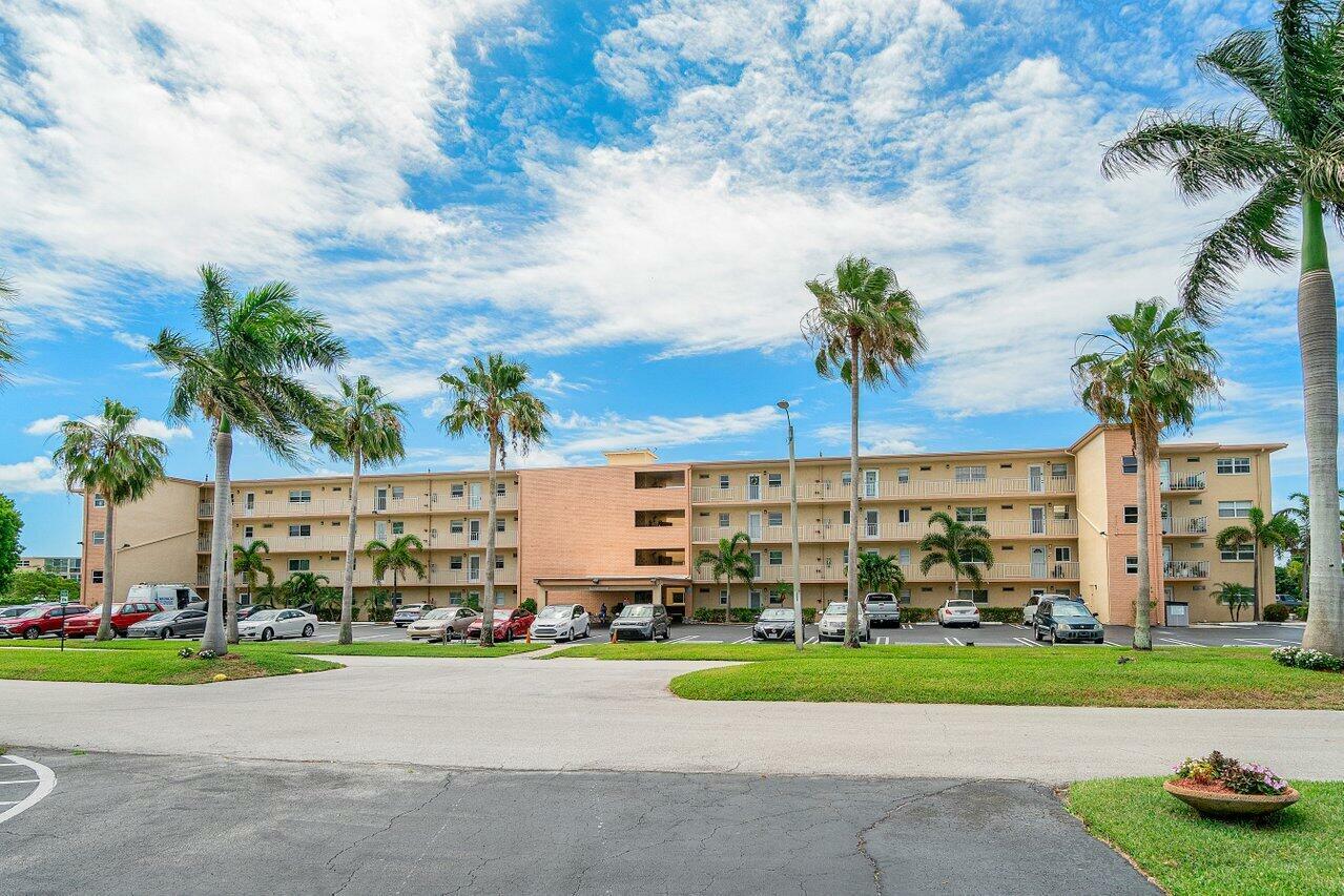 Property Photo: 2615 NE 1st Court 407 FL 33435