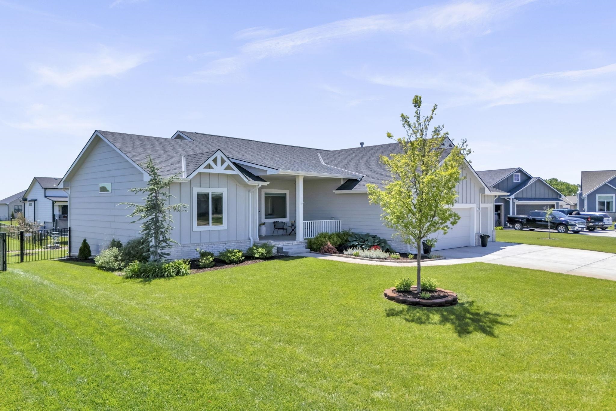 Property Photo: 4527 N Sunny Cir KS 67205