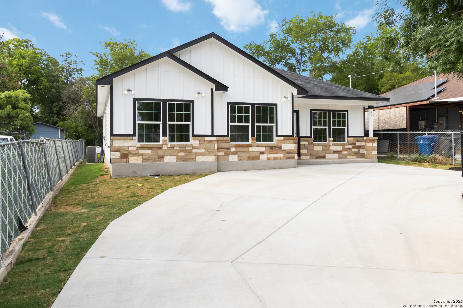 Property Photo: 127 Hopi TX 78211
