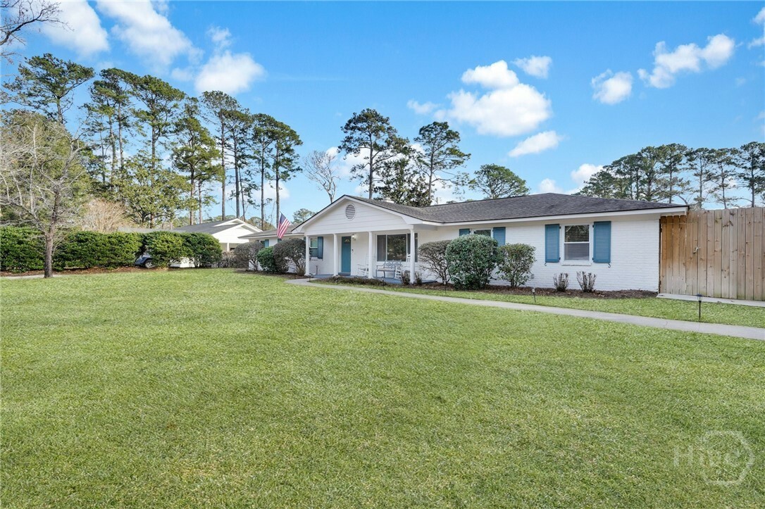 Property Photo: 21 Jameswood Avenue GA 31406