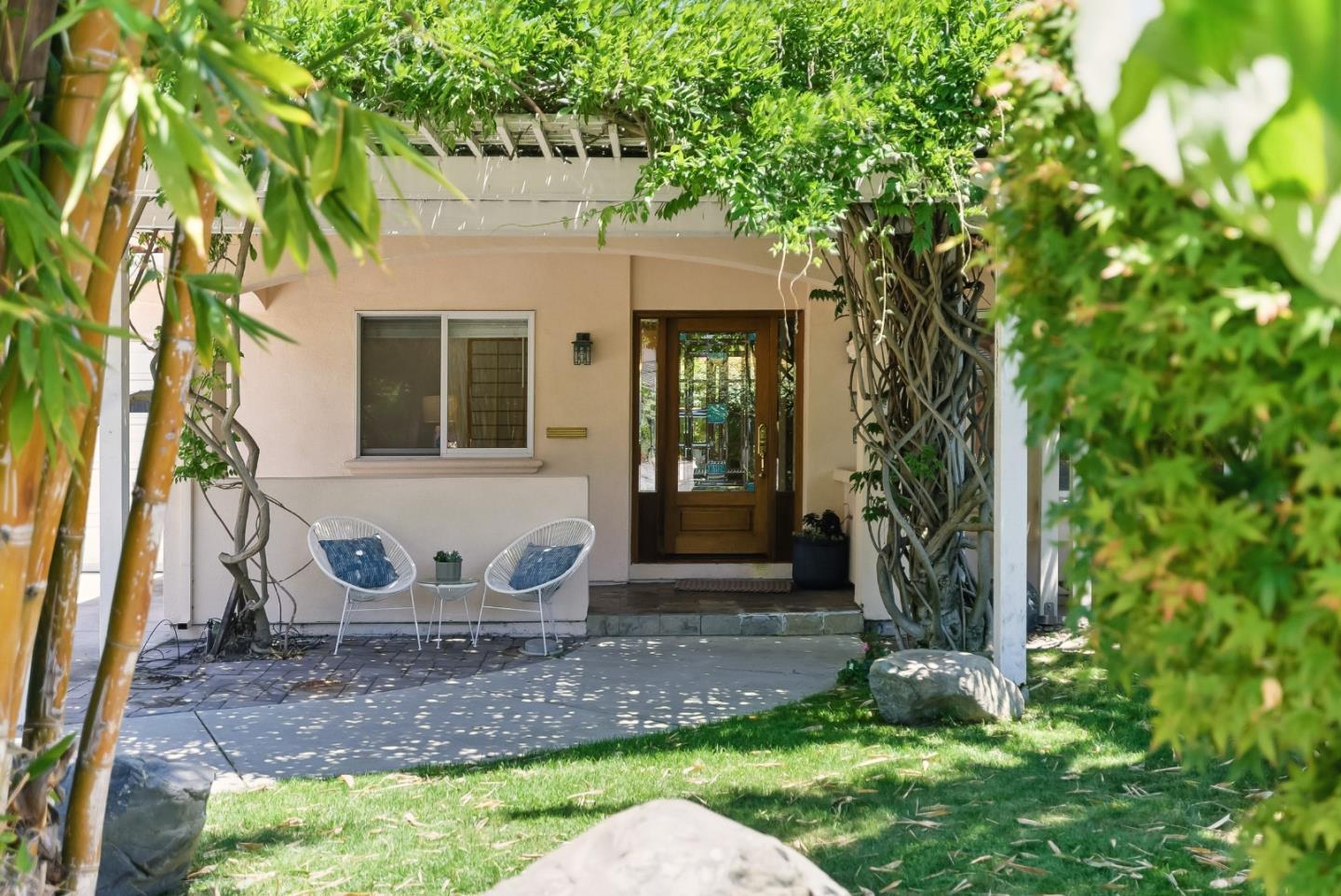 Property Photo:  41 Regent Place  CA 94301 