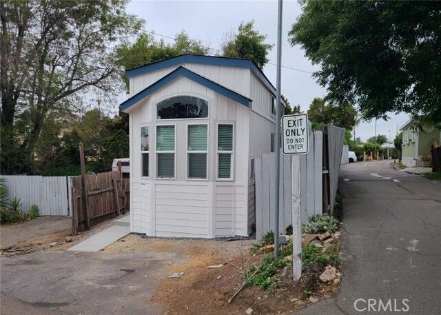 Property Photo:  1045 E Vista 02  CA 92084 