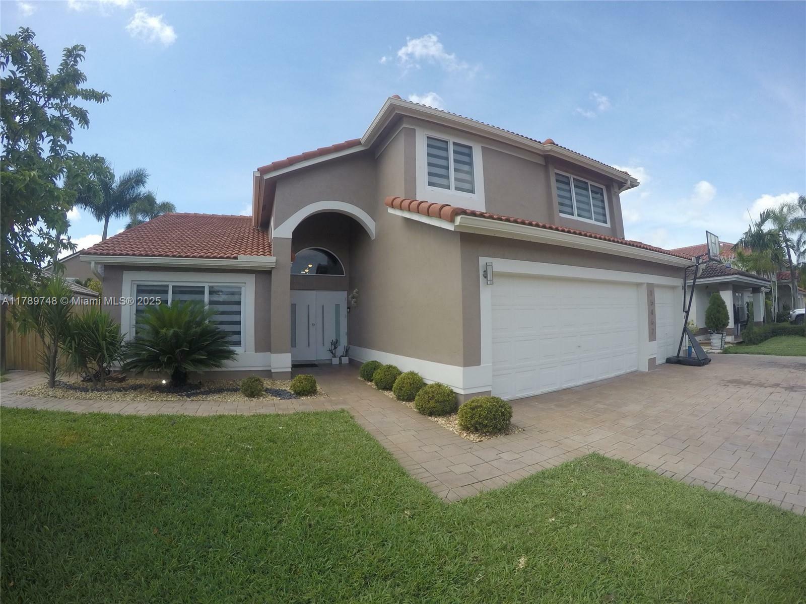 15462 SW 147th St  Miami FL 33196 photo