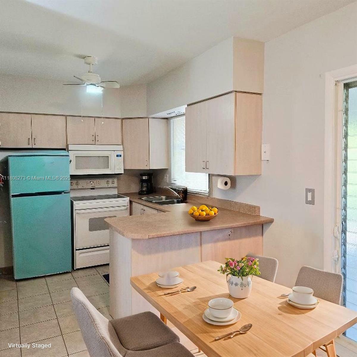 Property Photo: 2222 Taylor St 8 FL 33020