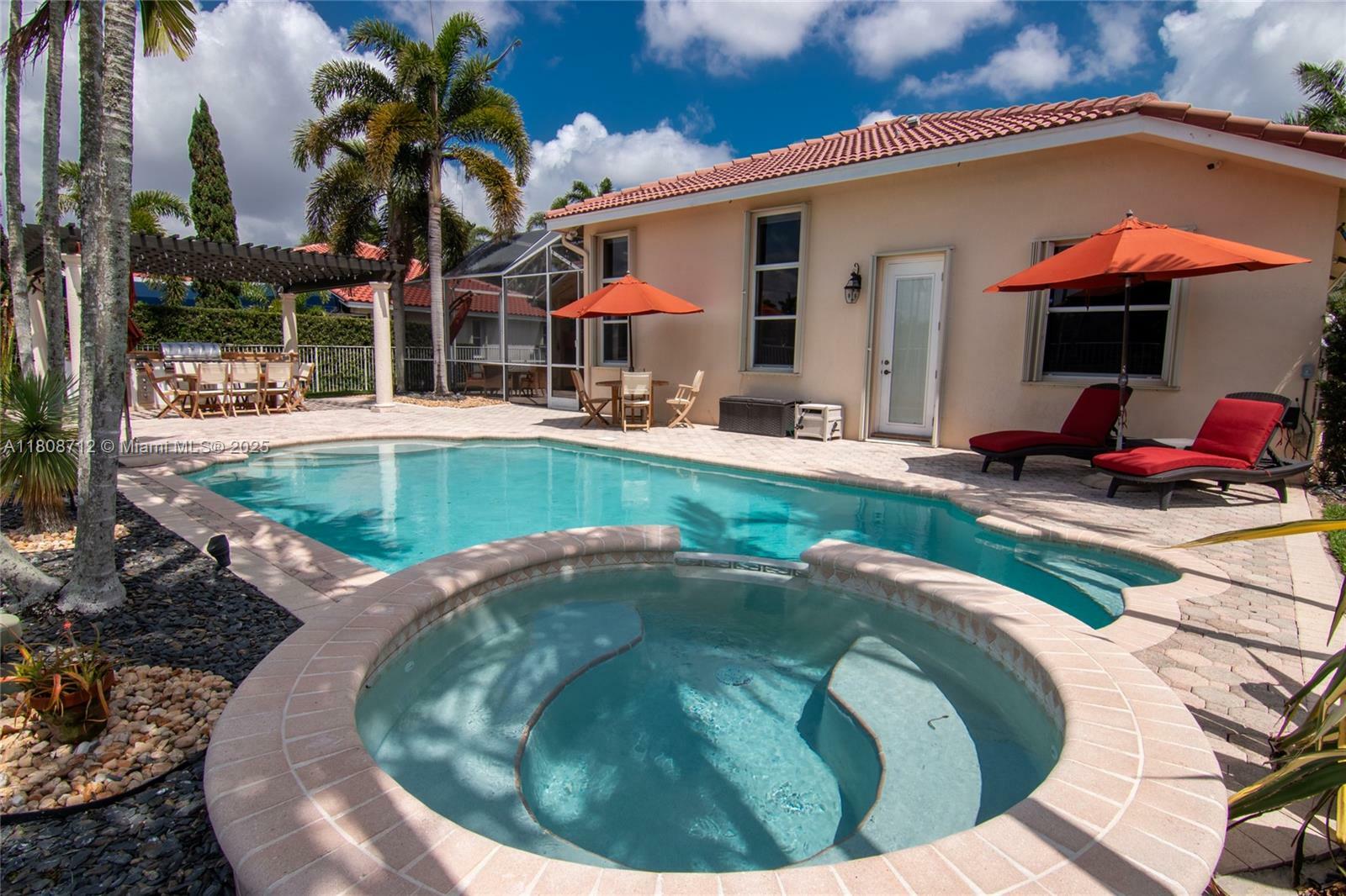 Property Photo: 1714 Victoria Pointe Cir FL 33327