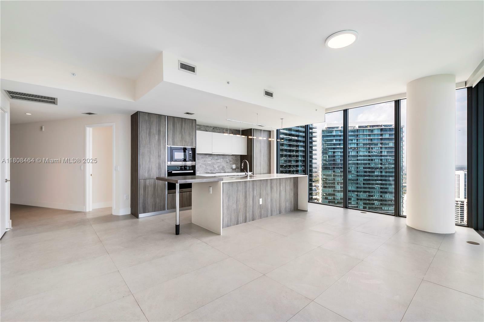 Property Photo: 2900 NE 7 Ave 4302 FL 33137