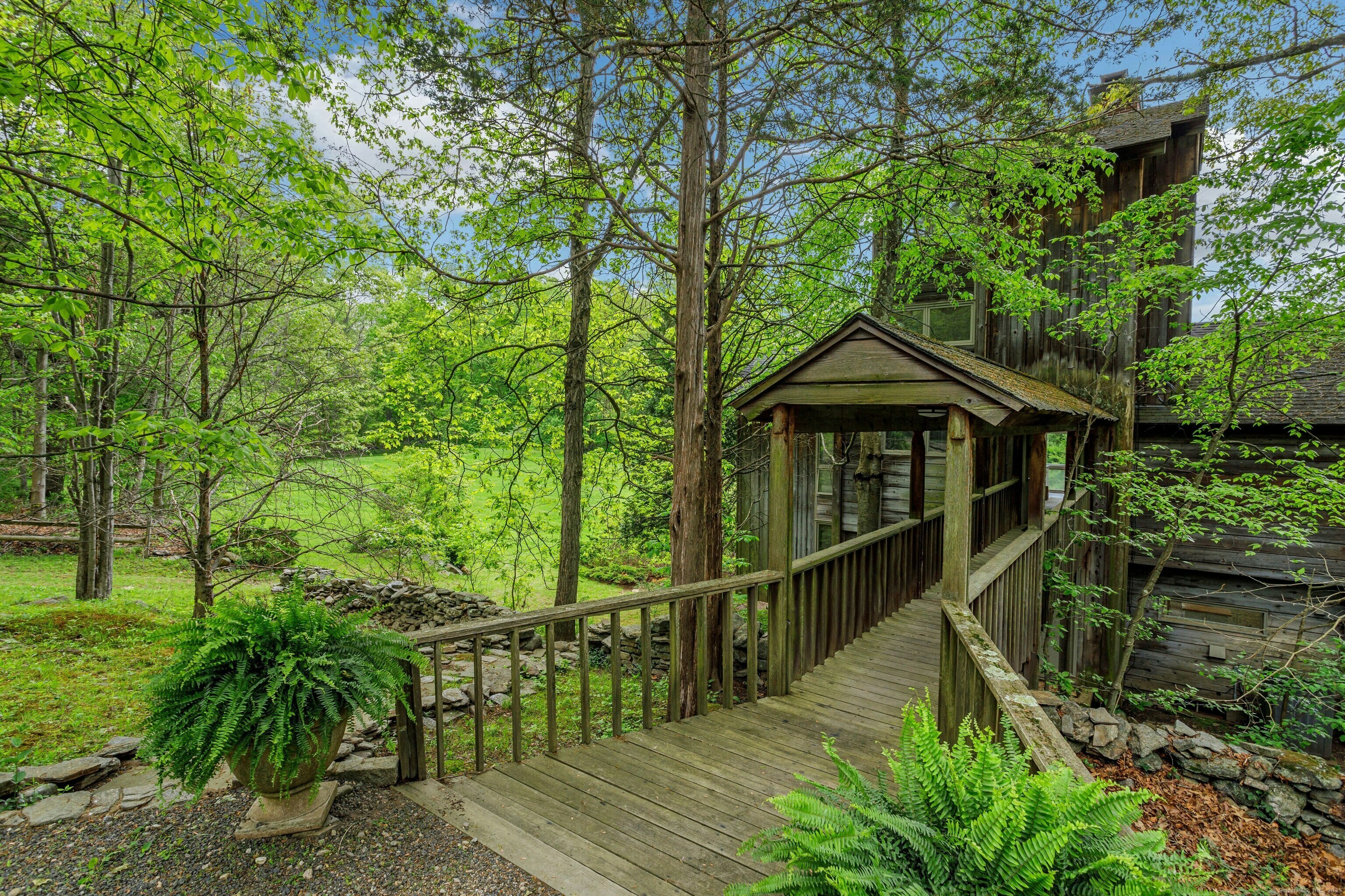 Property Photo:  32 Beeholm Road  CT 06896 