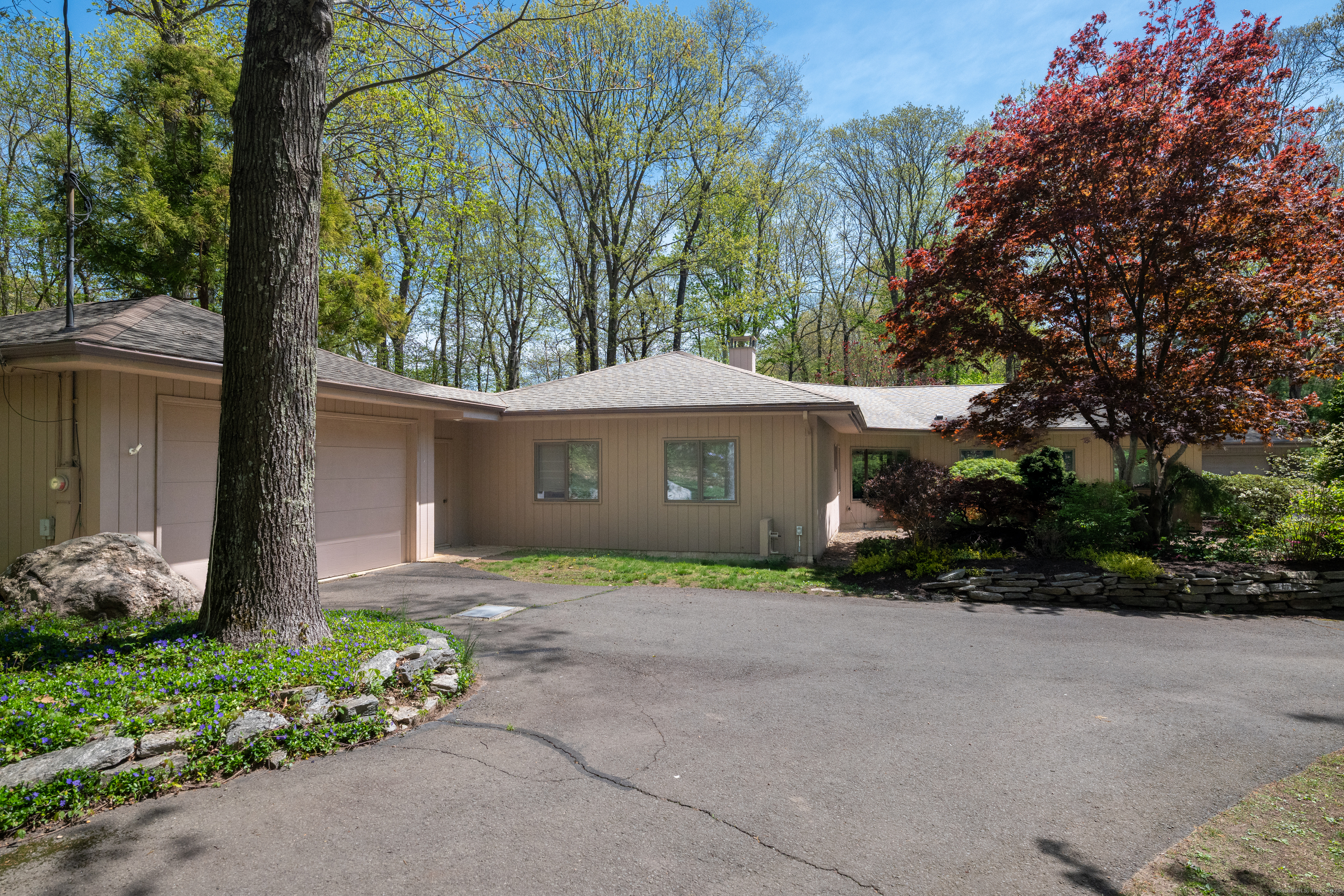 Property Photo:  291 Peddlers Road  CT 06437 
