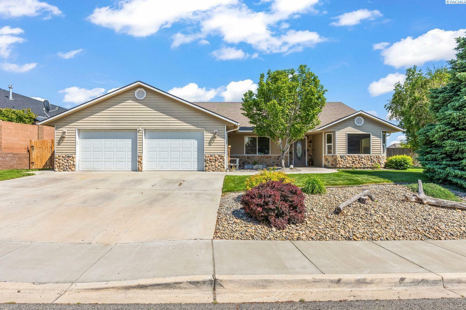 Property Photo:  1335 W Grandview Ave  WA 98944 